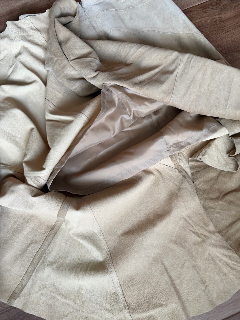 Valerie Stevens Women’s Leather Skirt in Light Beige - Picture 4 of 5